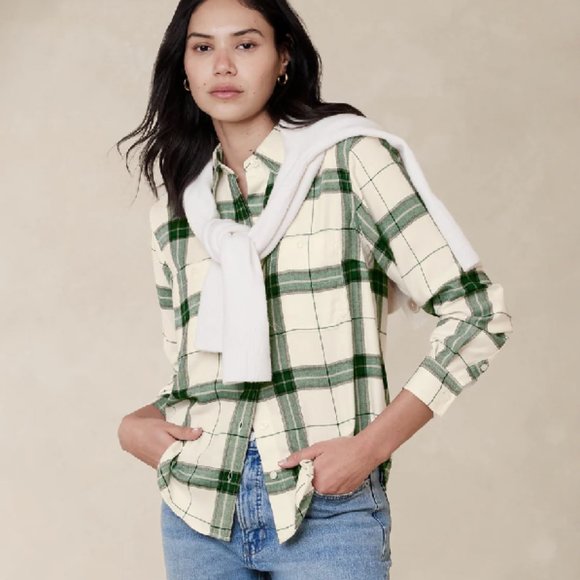 Banana Republic Tops - Banana Republic Relaxed Fit Button Shirt - Plaid with cream and green